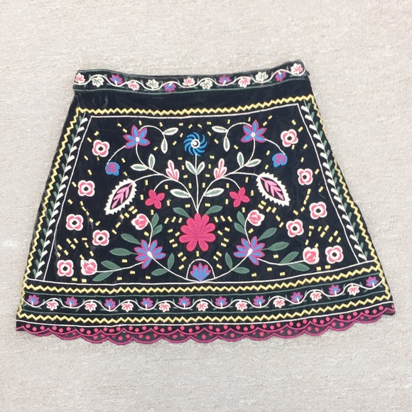 Mango Dresses & Skirts - MANGO Floral embroiled skirt. New without tag.
